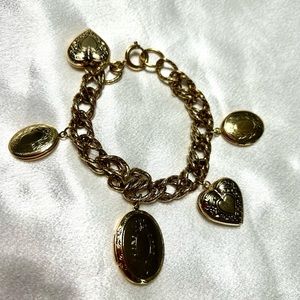 Beautiful Vintage Gold Tone Locket Bracelet